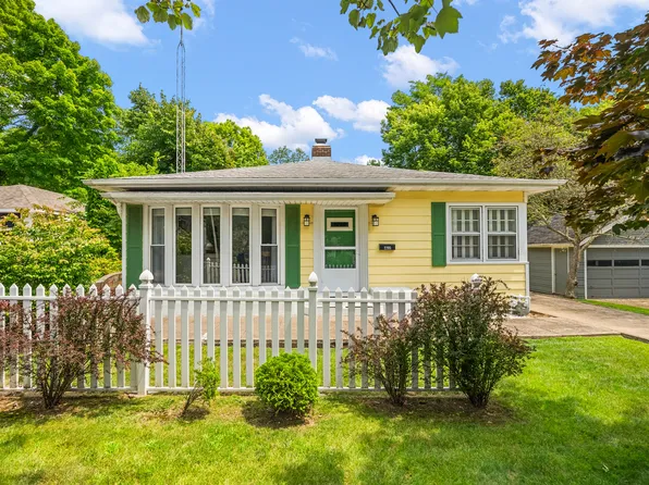 2205 Lakeview Ave, Saint Joseph, MI 49085