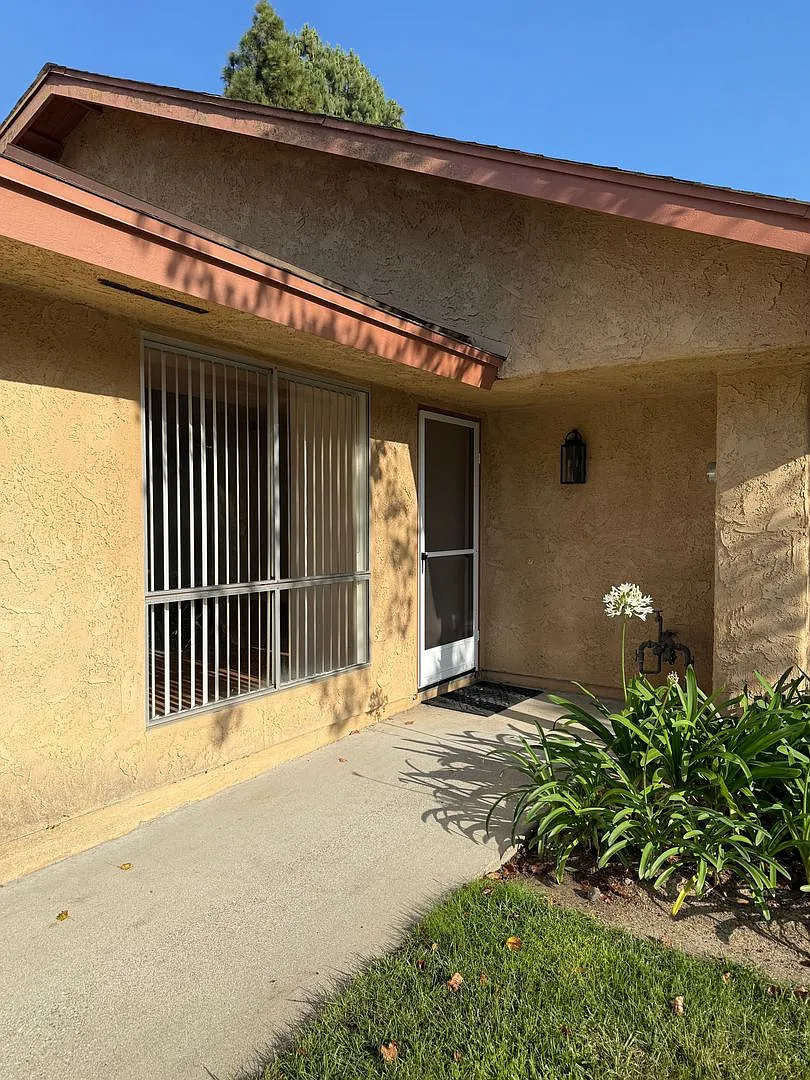 Clean & Move in ready El Dorado — Photo 3