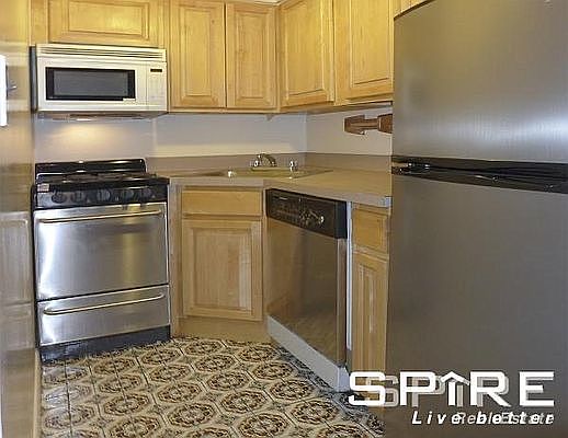 2nd image of 9 W 73rd St APT 3A