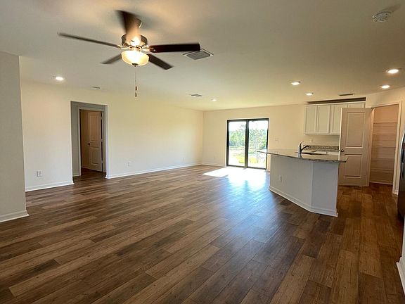 3rd image of 860 Winwood Cir