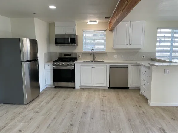 1225 Tulare St #A, Kingsburg, CA 93631