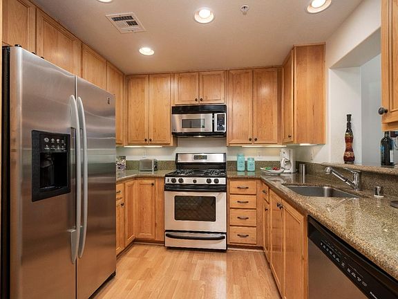 5th image of 633 Elm St APT 201