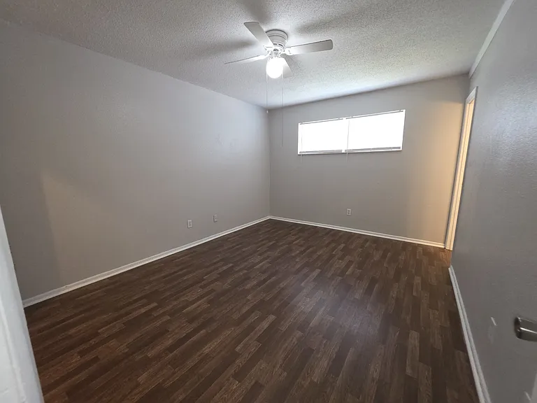 843 Grove Ave — Photo 8