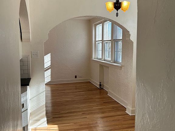 4th image of 515 E Ivinson Ave #201