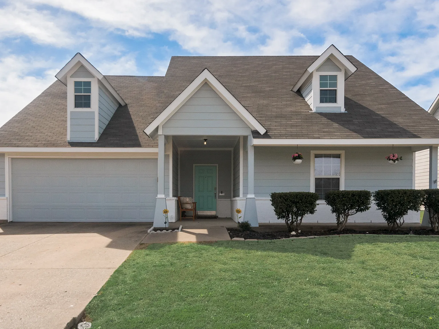 3 bed, 1598 sqft, $2,400 — Photo 1