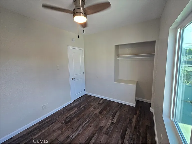 1921 E 6th St — Photo 10