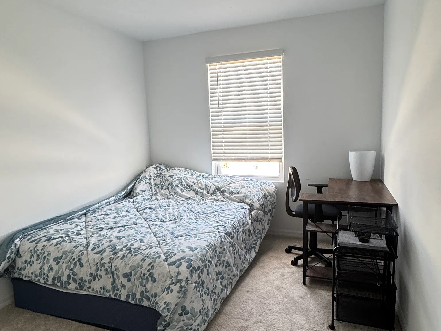 3 bed, 2.5 bath, 1373 sqft, $950 — Photo 3