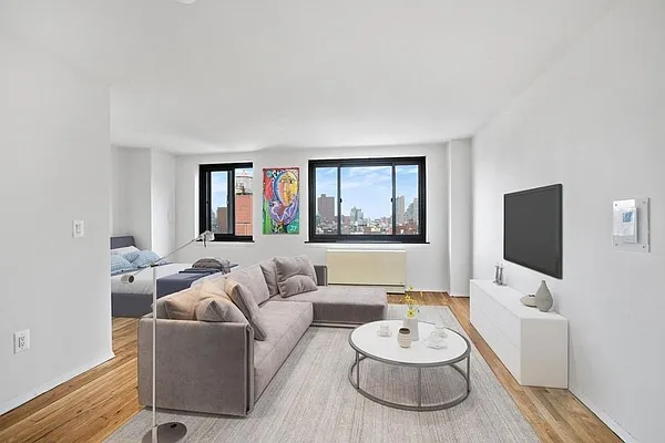 Rented by REAL New York | media 18