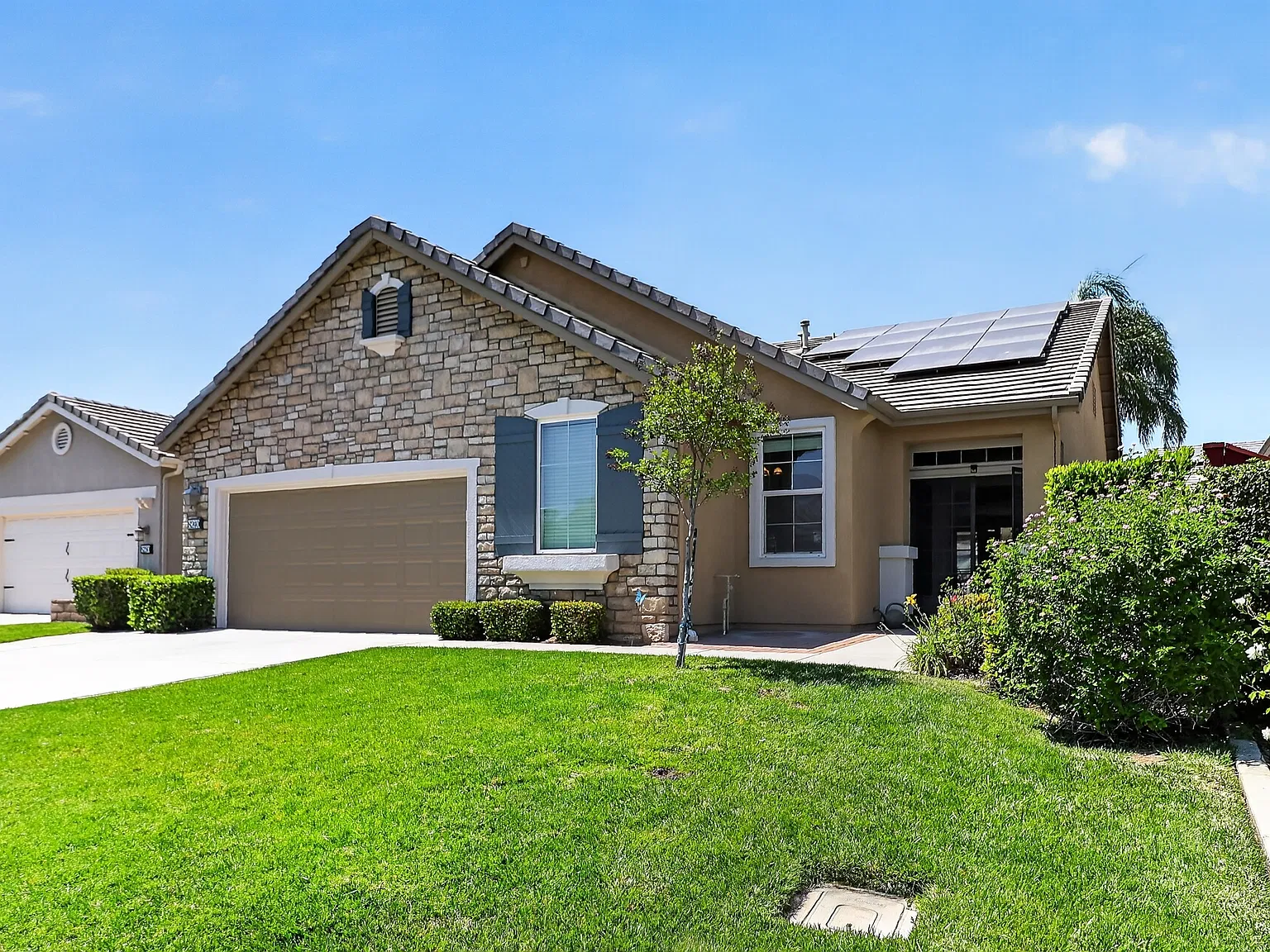 3 bed, 2074 sqft, $2,800 — Photo 1