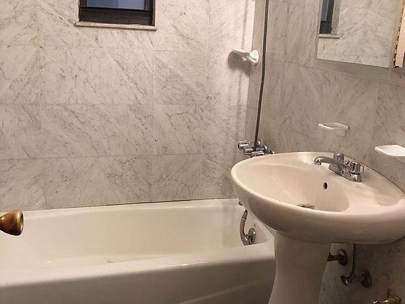 5th image of 3029 33rd St APT 2R