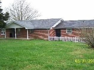 899 Tidwell Rd, Burns, TN 37029
