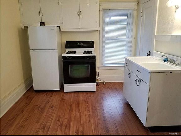 3rd image of 119 Crestwood Ave #2