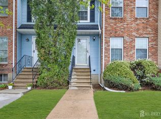 39 Delikat Ln, Sayreville, NJ 08872