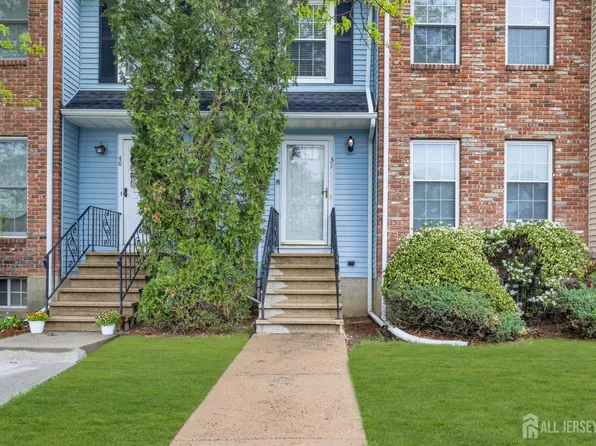 39 Delikat Ln, Sayreville, NJ 08872