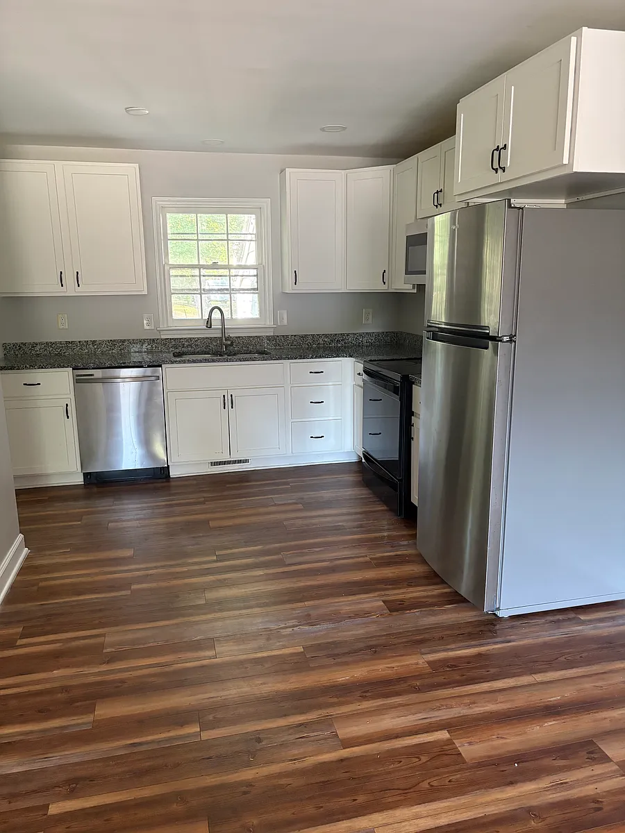 Kitchen - 806 Peeler St #B