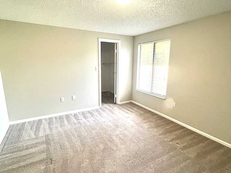 1626 Lara St NE — Photo 17