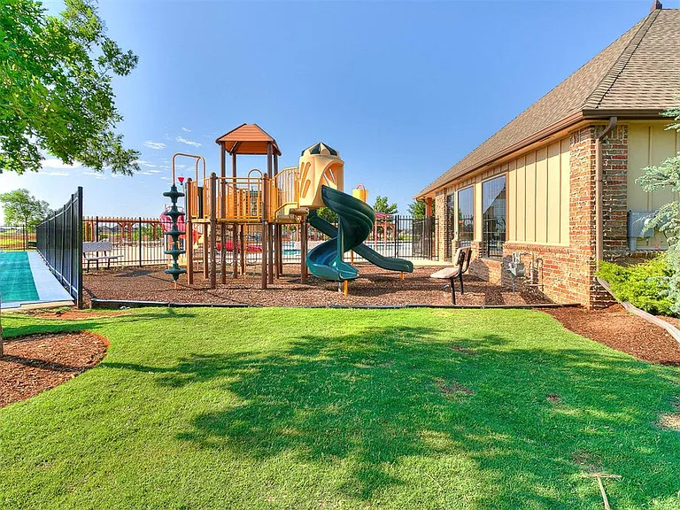 18025 Sunny Stone Ct — Photo 32