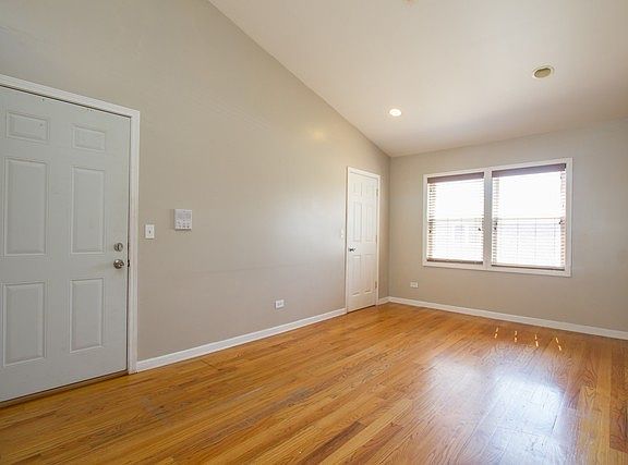3rd image of 7415 N Wolcott Ave