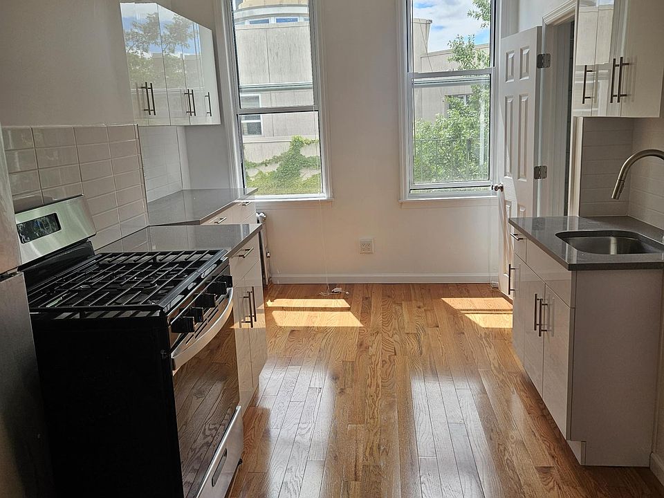 1st image of 95 Newel St #3L