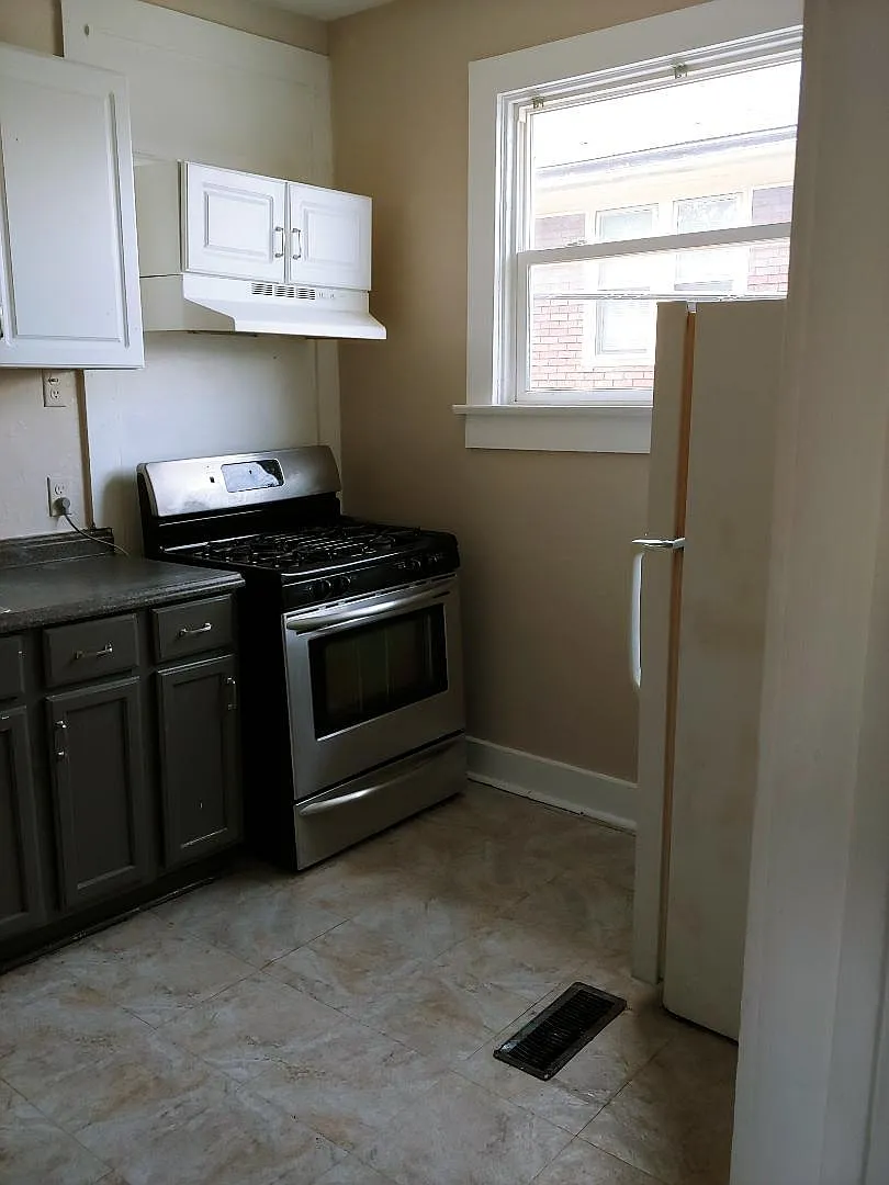 1118 Monroe Street — Photo 4