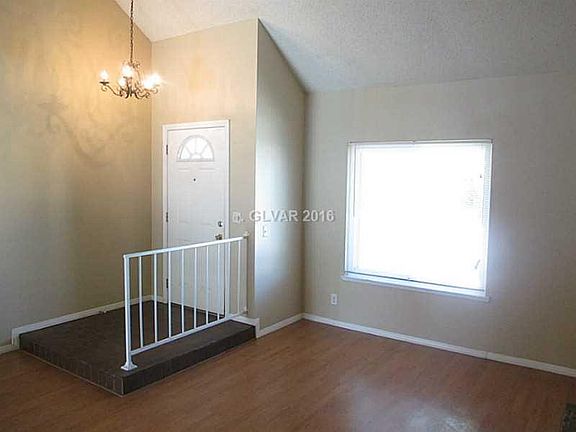 4th image of 3963 Redwood St #0