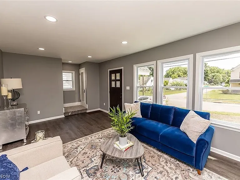 207 Lincoln Ave — Photo 3