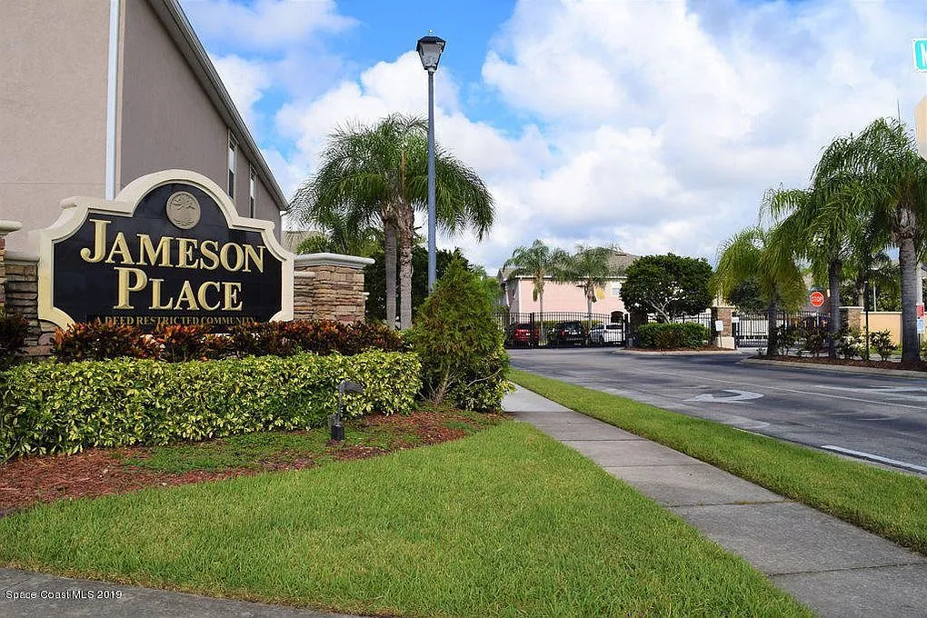 3 bed, 1284 sqft, $1,800 — Photo 1
