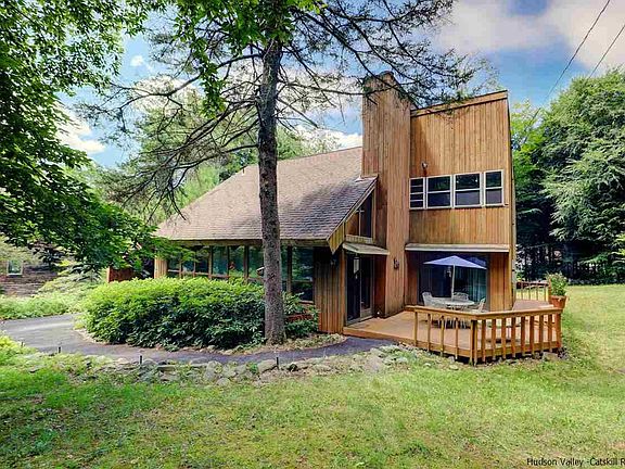 4th image of 25 Baker Court Dr