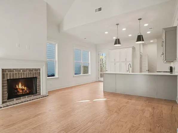 136 Huntley Ridge Dr, Pelham, AL 35124