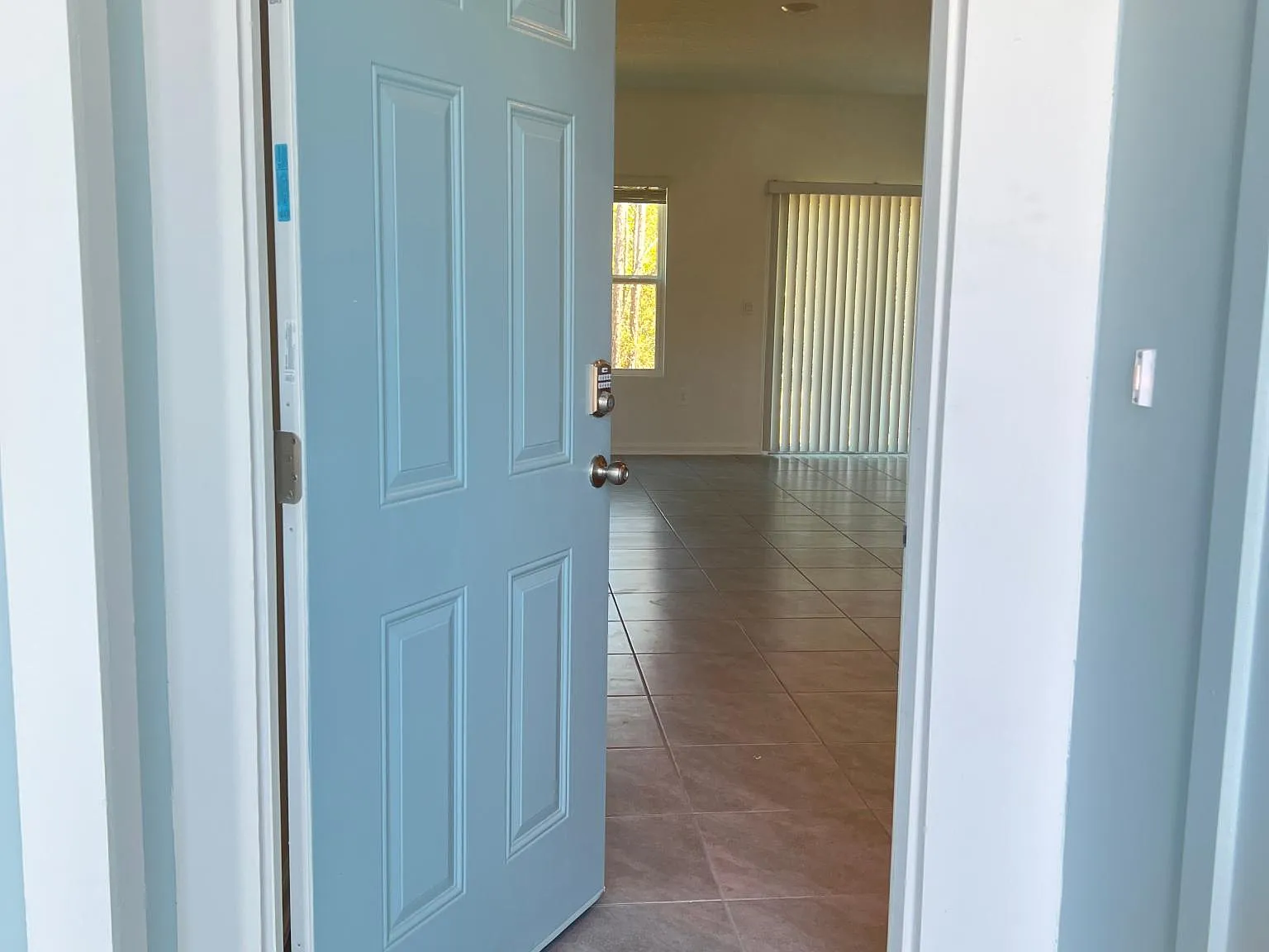 3 bed, 2.5 bath, 1502 sqft, $2,100 — Photo 2