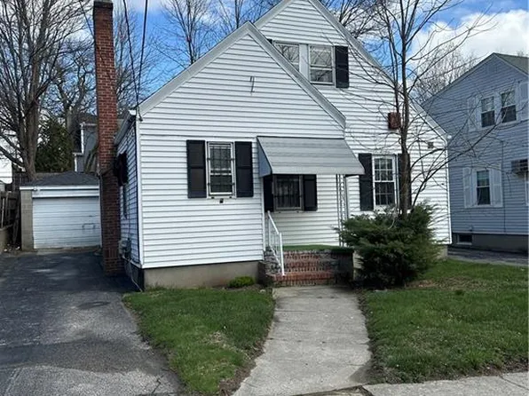 435 Auburn St, Cranston, RI 02910
