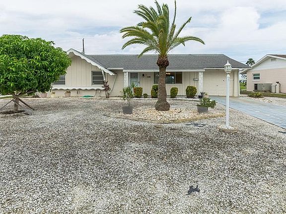 2nd image of 911 Hacienda Dr