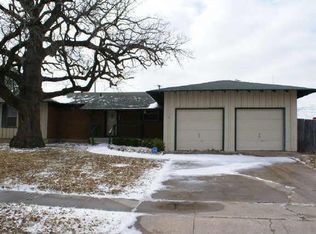 749 Hurstview Dr, Hurst, TX 76053