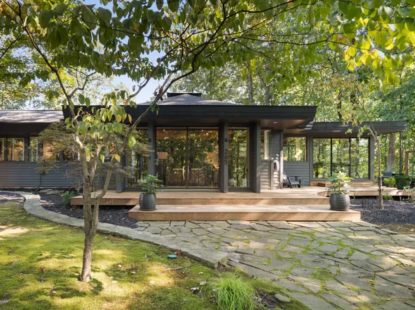 265 Glen Lake Dr, Sandy Springs, GA 30327