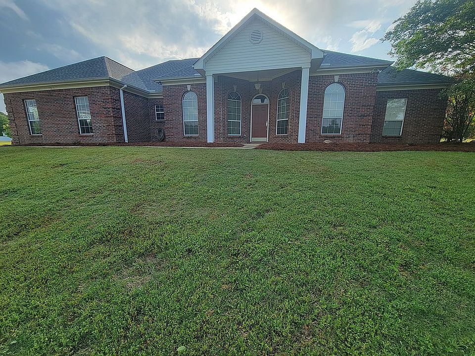 1st image of 122 Pinetree Dr