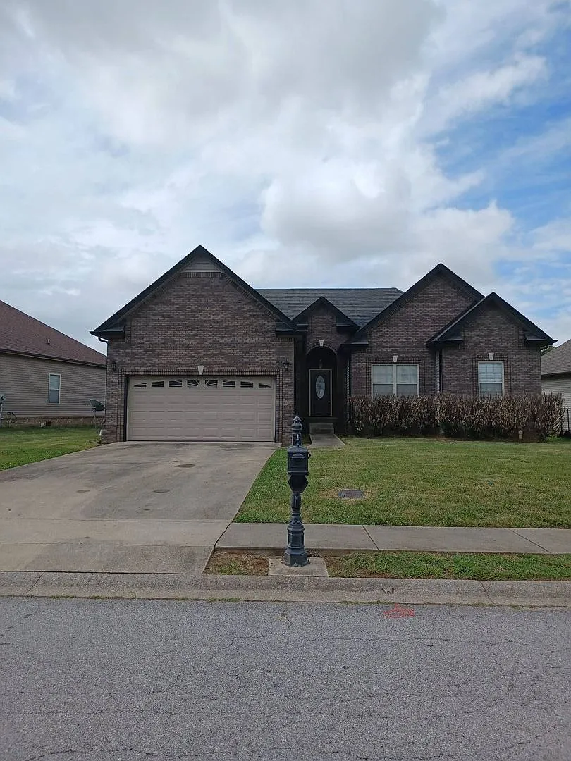 3 Bedroom 2 Bathroom Home!! — Photo 3