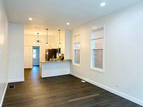 1629 N Fairfield Ave #1 Photo 1
