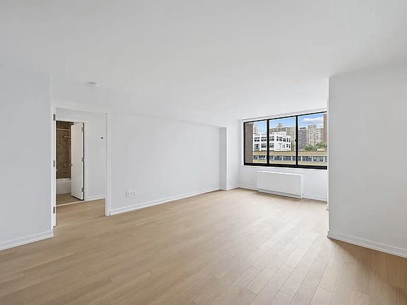 3rd image of 200 W 60th St APT 7G