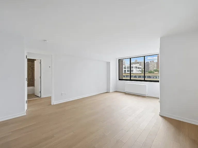 200 W 60th St #7G — Photo 3