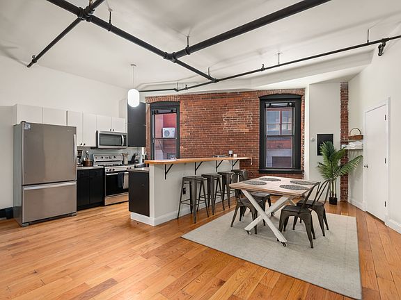 4th image of 19 Stanhope St #1BB