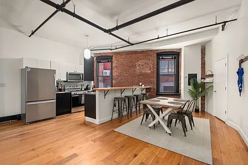 19 Stanhope St Photo 1