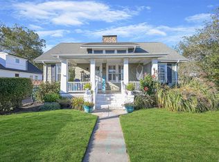 57 Cleveland St, Patchogue, NY 11772