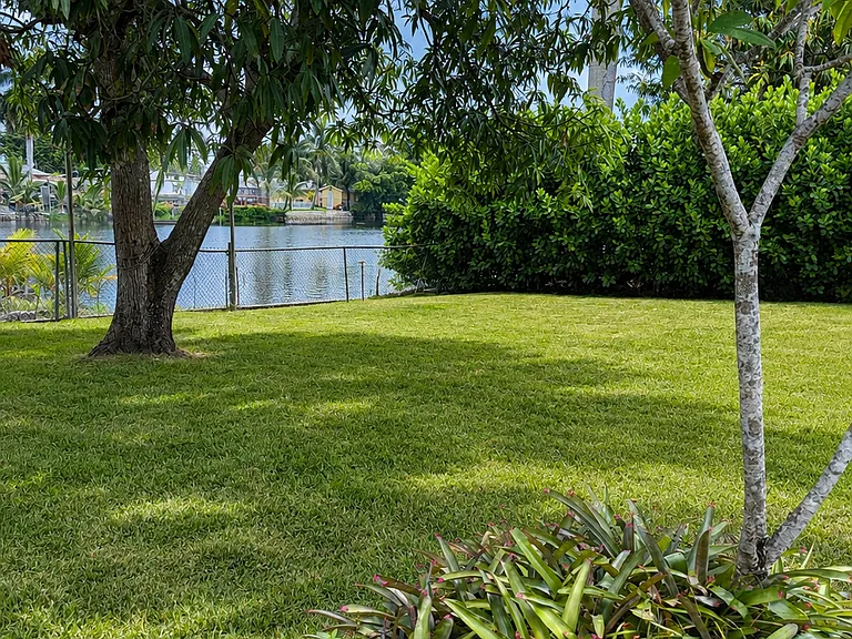 4329 SW 49th Ct — Photo 10