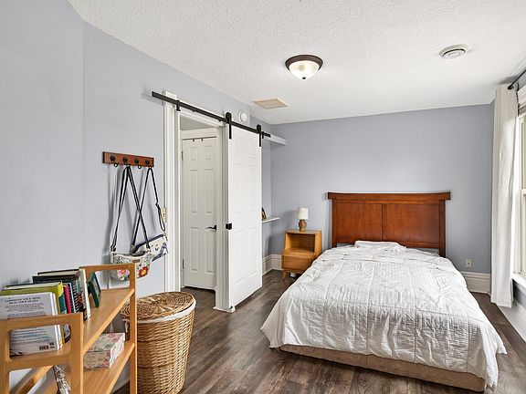 4th image of 823 Hardenbergh Pl