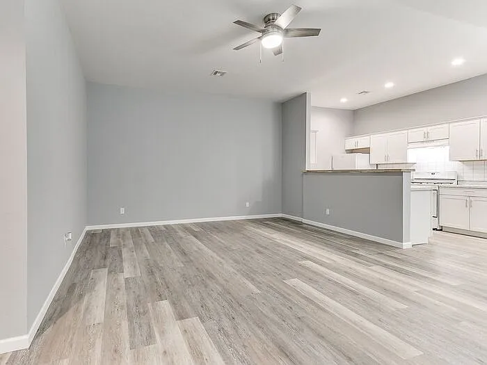 2515 Leeds Ln — Photo 29
