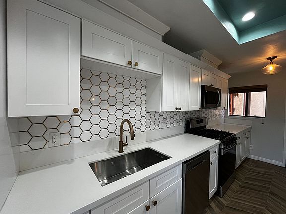 5th image of 822 Victor Ave APT 1
