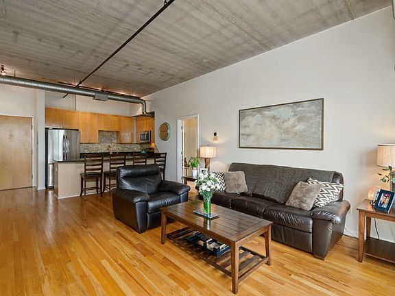 4th image of 1735 W Diversey Pkwy APT 411