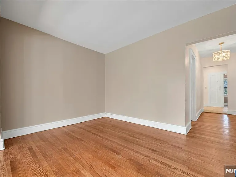 304 Midland Ave #1 — Photo 17