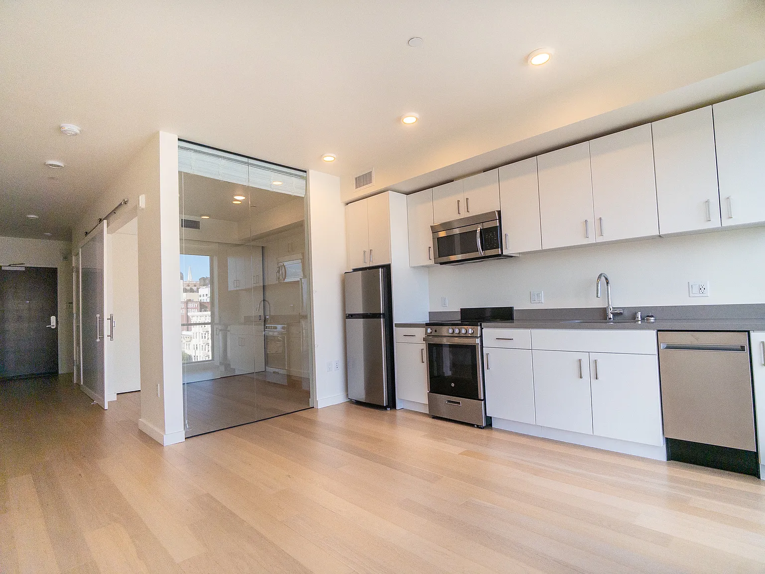 1 bed, 506 sqft, $3,300 — Photo 4