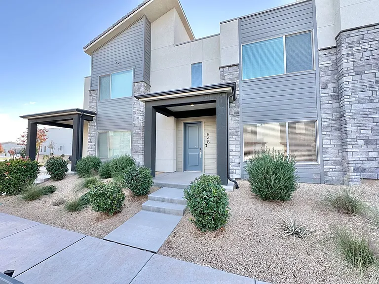 648 W Vermillion Wind Ln — Photo 1